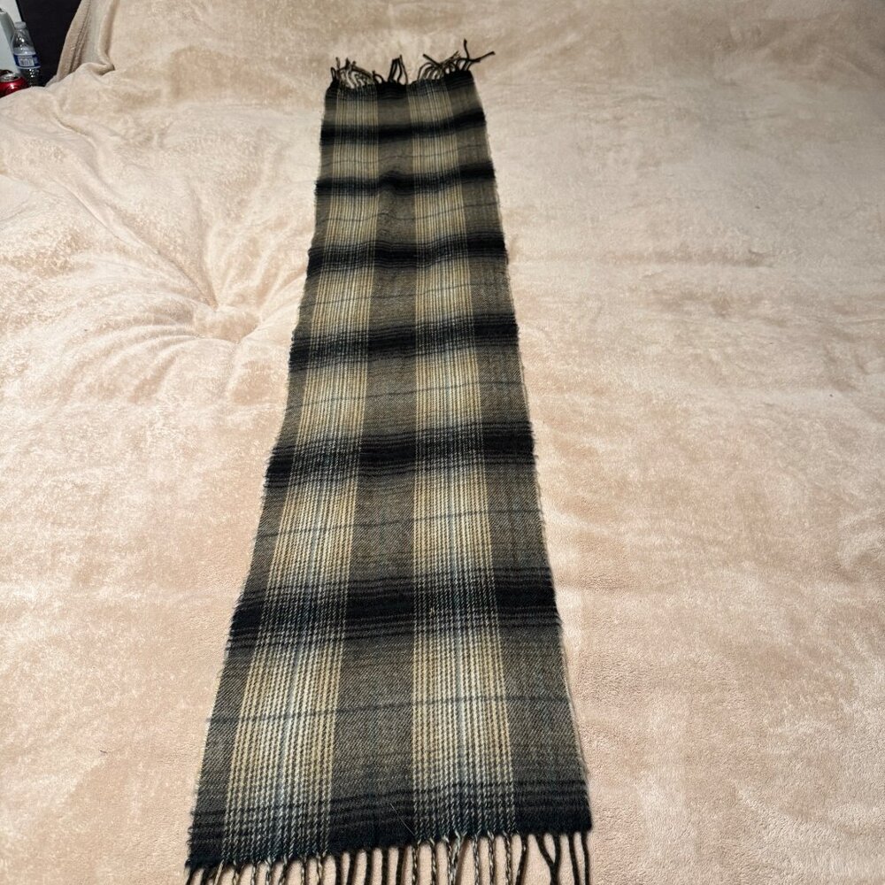 Scarf gray black brown plaid fringe no brand or material tag academic